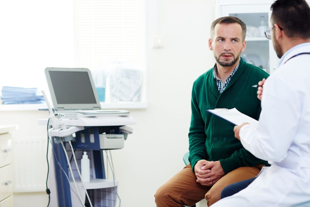 O primeiro passo não é um procedimento. É uma conversa com um médico que escuta antes de concluir.